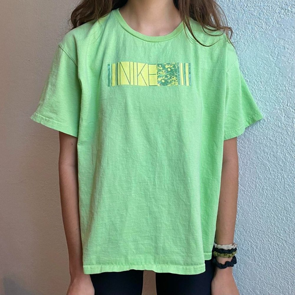 Casual Light Green and Yellow Floral NIKE Brand Girls T-shirt Youth XL